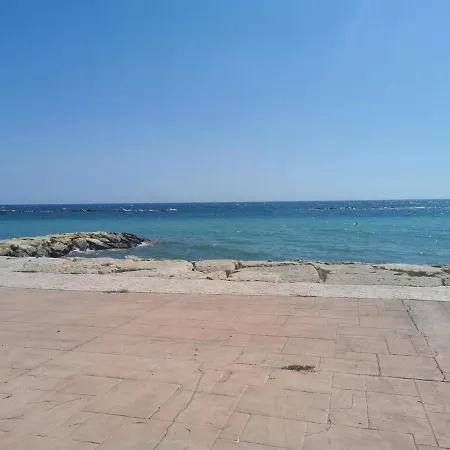Lovely Seafront Place On 1st Line With Sea&mountain View In Peaceful Galatexcomplex Séjour chez l'habitant
