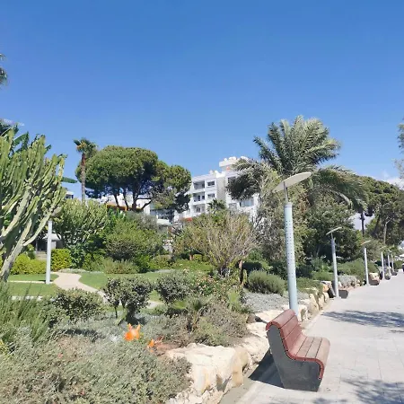 Lovely Seafront Place On 1st Line With Sea&mountain View In Peaceful Galatexcomplex Séjour chez l'habitant Limassol