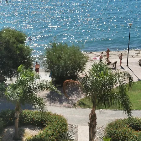 Séjour chez l'habitant Lovely Seafront Place On 1st Line With Sea&mountain View In Peaceful Galatexcomplex *