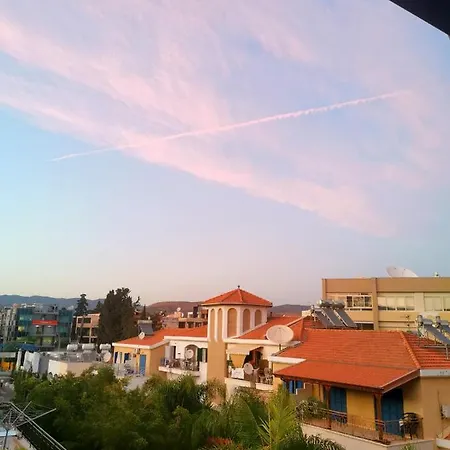 Séjour chez l'habitant Lovely Seafront Place On 1st Line With Sea&mountain View In Peaceful Galatexcomplex Limassol