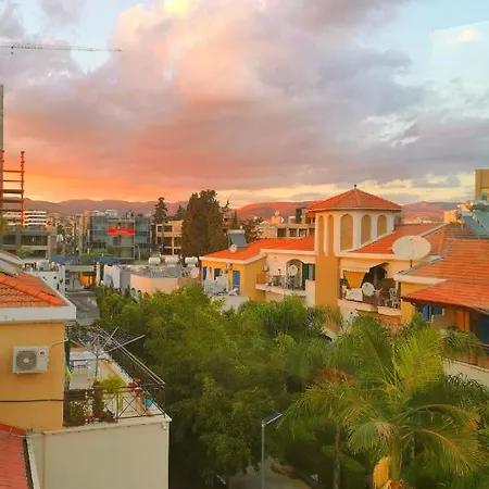 Lovely Seafront Place On 1st Line With Sea&mountain View In Peaceful Galatexcomplex Séjour chez l'habitant Limassol