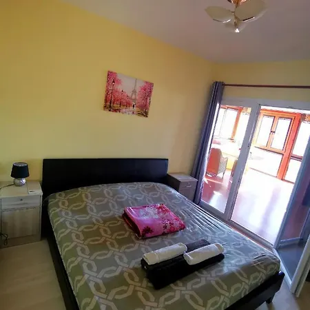 Lovely Seafront Place On 1st Line With Sea&mountain View In Peaceful Galatexcomplex Séjour chez l'habitant Limassol