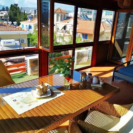 Lovely Seafront Place On 1st Line With Sea&mountain View In Peaceful Galatexcomplex Séjour chez l'habitant