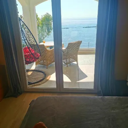 Séjour chez l'habitant Lovely Seafront Place On 1st Line With Sea&mountain View In Peaceful Galatexcomplex *