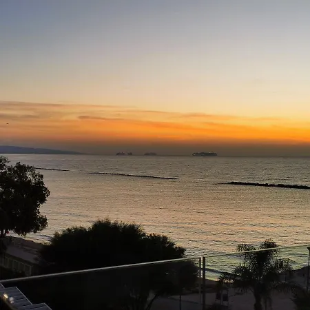 Lovely Seafront Place On 1st Line With Sea&mountain View In Peaceful Galatexcomplex Séjour chez l'habitant