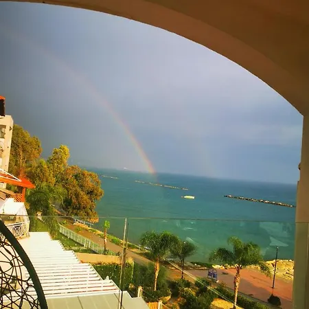 Séjour chez l'habitant Lovely Seafront Place On 1st Line With Sea&mountain View In Peaceful Galatexcomplex *